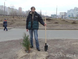 В Киеве засадили деревьями место скандальной застройки