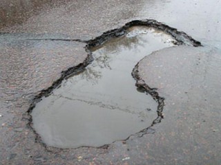 Непогода помешала ремонту дорог в Киеве