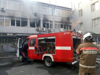 Пожар тушили 12 пожарных машин