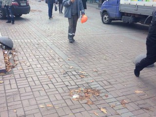 В Киеве используются варварские методы для того, чтобы парковаться на тротуарах