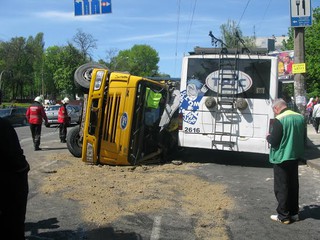 В результате ДТП пострадало 12 пассажиров троллейбуса: 4 взрослых и 8 детей
