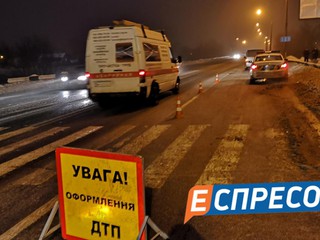 В Киеве автомобиль Mercedes Vito сбил женщину