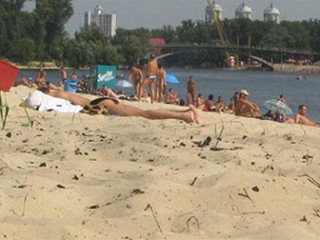 Киевляне спешат на пляжи