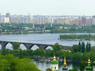 Киев озеленяют