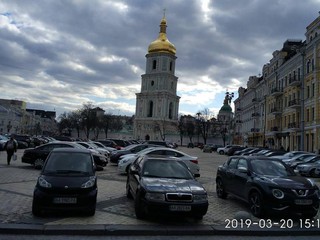 С Софийской площади убрали стихийную парковку