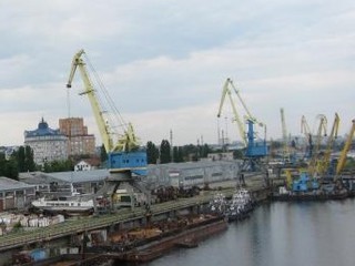Киевский речной порт пополнился баржами 
