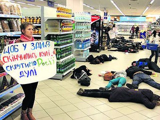 Активисты выступили против покупки товаров, произведенных в России
