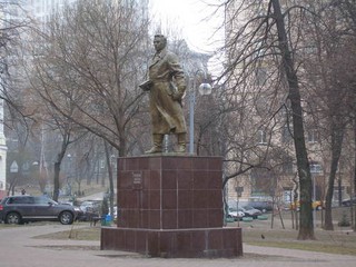 Памятник Валерию Чкалову в Киеве
