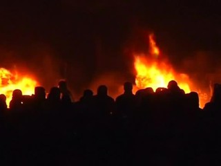 Пожар среди протестов 