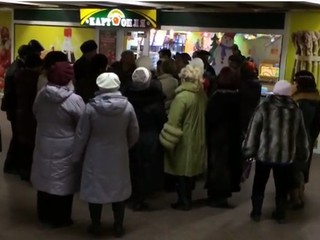Бабушки спели в киевском метро