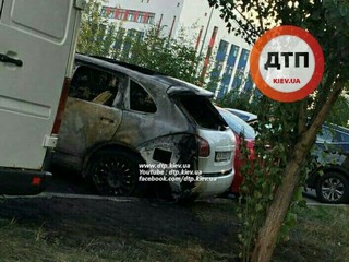В Киеве сожгли очередной крутой автомобиль