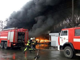 Пожар на Дарынке в Киеве