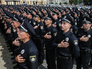 В Киеве донаберут полицейских