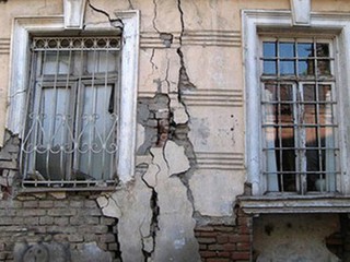 Власть Киева не решает проблему аварийных домов 