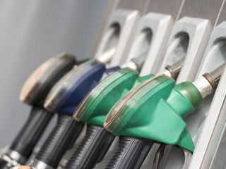 Практически все АЗС продают некачественный бензин