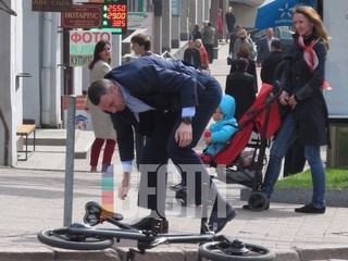 Виталий Кличко упал с велосипеда 