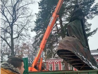 Памятник Павке Корчагину снесли 