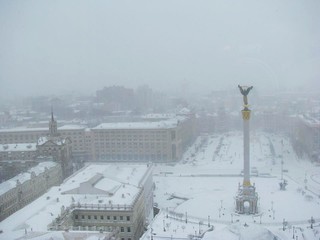 Киев вновь заносит снегом 