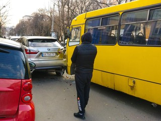 В Киеве произошло ДТП с участием маршрутки