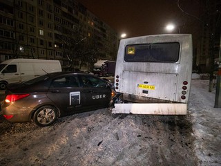 По адресу проспект Павла Тычины, 15а произошло ДТП с пострадавшим
