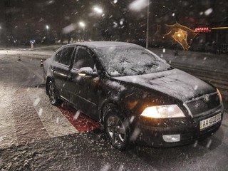 В Киеве автомобиль сбил пешехода