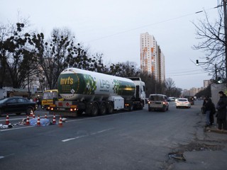 В Киеве бензовоз раздавил пешехода