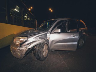 В Голосеевском районе автомобиль врезался в троллейбус