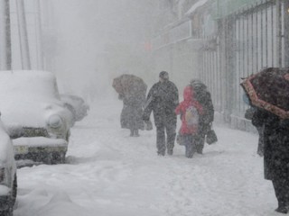 Киев заносит снегом - идут морозы