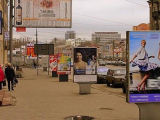 В Киеве демонтировали 1317 незаконных рекламных средств