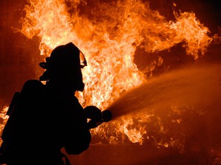 В Подольском районе ликвидировали пожар в 3-этажном доме