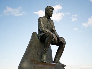 Памятник Леониду Быкову в Киеве 