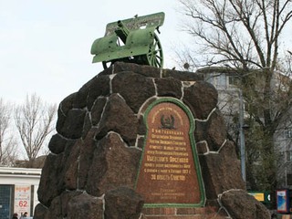 Памятник рабочим завода Арсенал