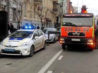 В Киеве наконец-то заработали эвакуаторы