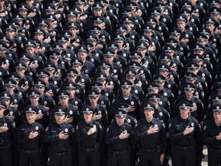Жезлы у полицейских отличаются от палочек ГАИ