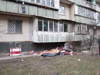 В Киеве под балконами 9-этажного дома обнаружили труп