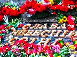 Вандалы осквернили могилы двух погибших активистов Небесной сотни